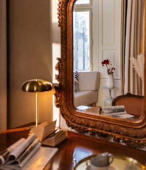 Sistema de insonorización, tabla de planchar con plancha y wifi gratis