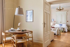 Deluxe-Apartment, 2 Schlafzimmer, Nichtraucher | Schallisolierte Zimmer, Bügeleisen/Bügelbrett, kostenloses WLAN