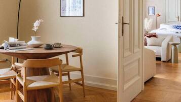 Deluxe Apartment, 2 Bedrooms, Non Smoking | Soundproofing, iron/ironing board, free WiFi, bed sheets
