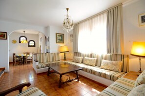 House | Living room - Holiday Home in Lestartit Near Sandy Beach (Torroella de Montgrí)