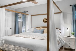 2 soverom, skrivebord, reiseseng for barn og wi-fi (inkludert)
