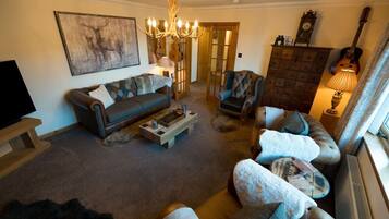 TV, fireplace, stereo