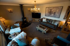 TV, fireplace, stereo