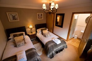 3 bedrooms, iron/ironing board, travel crib, WiFi - Gills View in Central Fort William (Fort William)