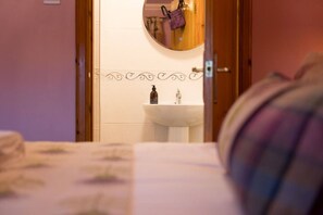 3 bedrooms, iron/ironing board, travel cot, WiFi