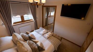 3 bedrooms, iron/ironing board, travel crib, WiFi