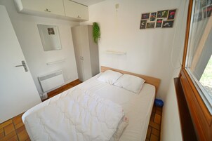 Hus | 2 sovrum, unika möbler och sängkläder