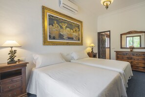Classic House, 4 Bedrooms | 4 bedrooms, individually furnished, bed sheets