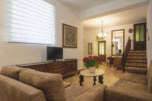 Classic House, 4 Bedrooms | Living room | DVD player