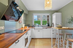 Fridge, microwave, oven, stovetop - Cozy family home for quiet days on the Lower Rhine. "Irrland" 10 min. away. (Kevelaer)