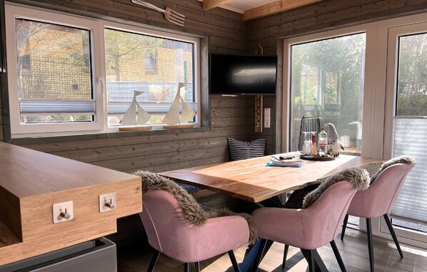 Dining - Tiny House LEE - With whirlpool near Flensburg, Tiny House LEE - With whirlpool near Flensburg (Handewitt)