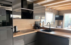 Fridge, stovetop - Tiny House LEE - With whirlpool near Flensburg, Tiny House LEE - With whirlpool near Flensburg (Handewitt)