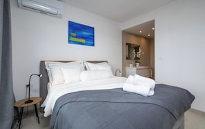 1 bedroom, in-room safe, iron/ironing board, travel cot