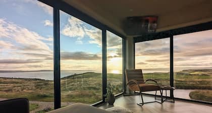 Cliff Top Retreat with Private Hot tub (Cab2)