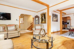 Smart TV - Wonderful House in Long Island City, comforting and spacious near to Manhattan (Queens)