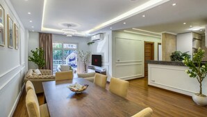 Leilighet – deluxe, hageutsikt | Oppholdsområde