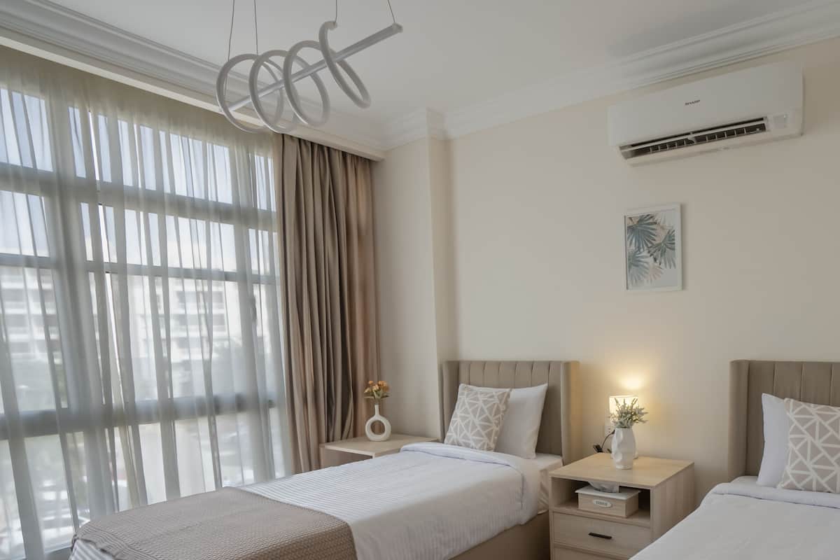Appartamento Comfort, vista città | Una cassaforte in camera, ferro/asse da stiro, Wi-Fi gratuito