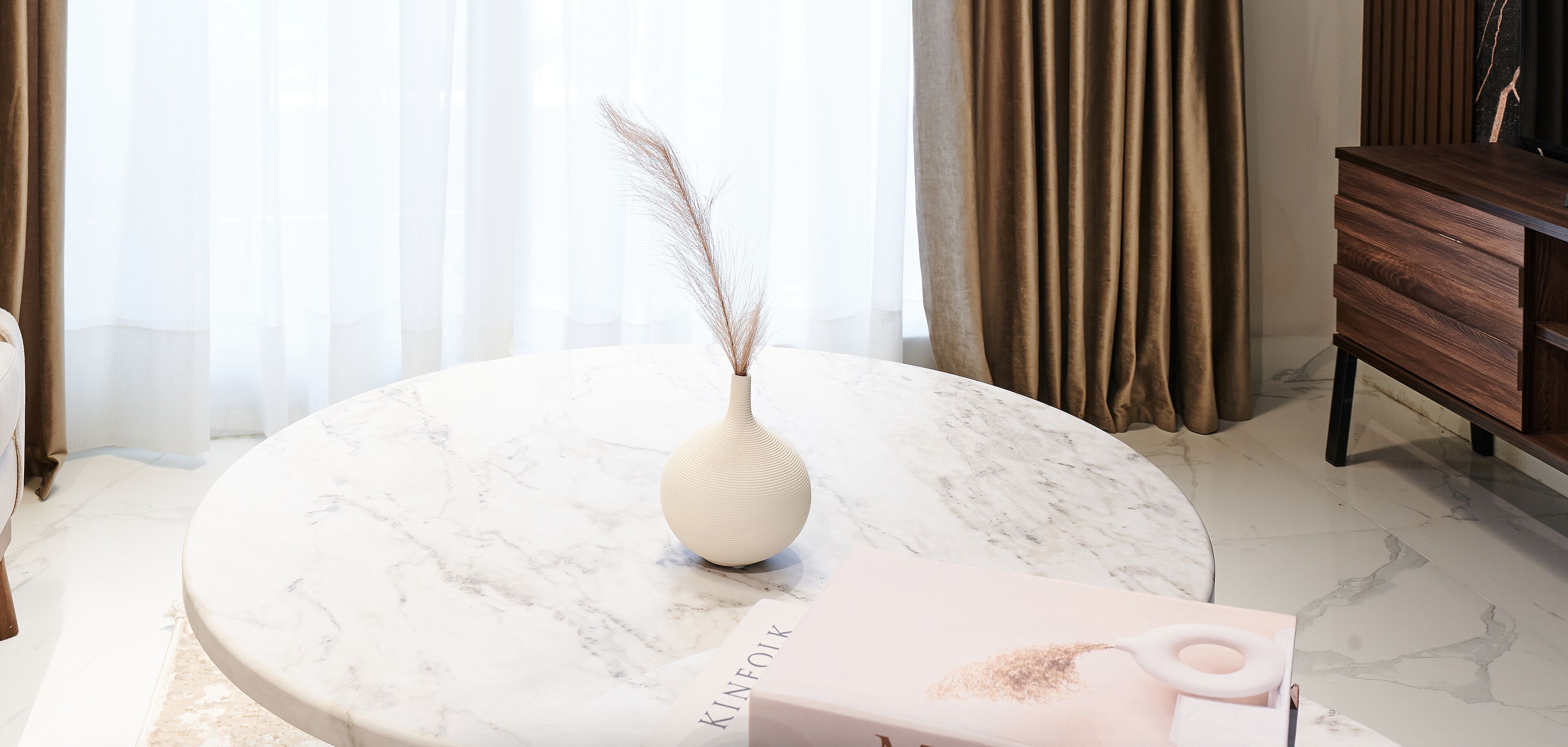 Appartamento Luxury, vista città | Area soggiorno | TV a schermo piatto