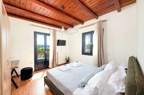 5 Schlafzimmer, Zimmersafe, Schreibtisch, Bügeleisen/Bügelbrett