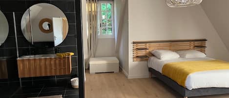 8 chambres, fer et planche Ă repasser, Wi-Fi, draps fournis