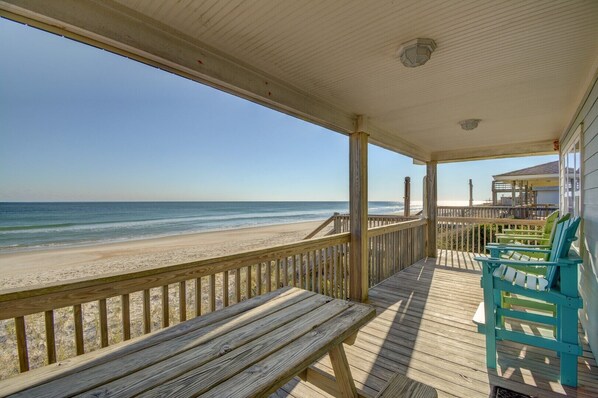 Property grounds - "Sea Notes" Oceanfront Cottage in Surf City (Surf City)