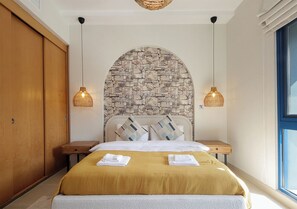 6 bedrooms, iron/ironing board, free WiFi, bed sheets