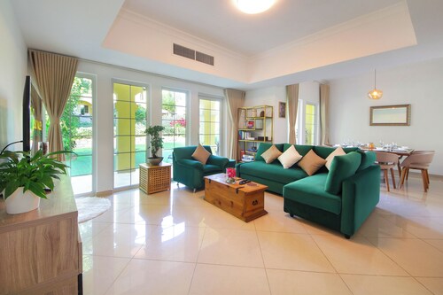 Gorgeous 2B with a beautiful garden 