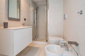 Lejlighed - balkon - havudsigt | Badeværelse | Sæbe, Shampoo, Toiletpapir