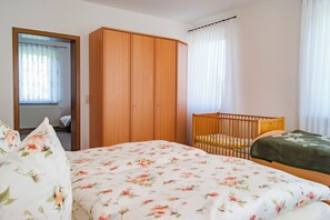 2 quartos, ferros/tábuas de passar roupa, Wi-Fi, roupa de cama
