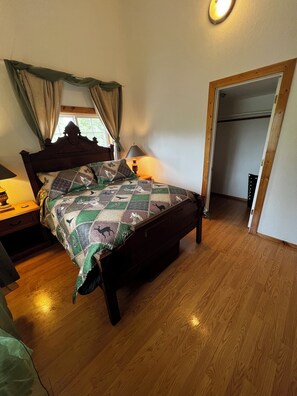 5 bedrooms, iron/ironing board, WiFi, bed sheets