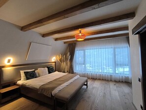 4 bedrooms, WiFi, bed sheets