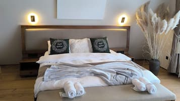 4 bedrooms, WiFi, bed sheets