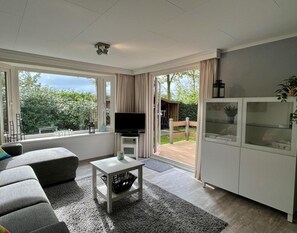 Living area - Modern Chalet in Campanula Park With Garden (Sint Maartensvlotbrug)