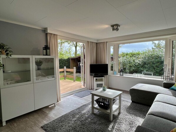 House | Living room - Modern Chalet in Campanula Park With Garden (Sint Maartensvlotbrug)