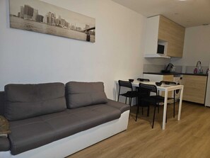 Living area - Apartment Paris Centre 19eme (Paris)