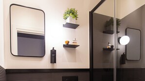 샤워 시설, 친환경 세면용품, 헤어드라이어, 슬리퍼