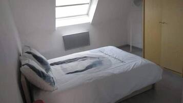 2 habitaciones, tabla de planchar con plancha, wifi y ropa de cama