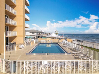 Ideal Family Friendly Beach Vacay.  Beachfront & Steps to Flagler Ave