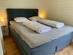 House | 2 bedrooms - Bungalow Near Beach With Garden (Sint Maartensvlotbrug)