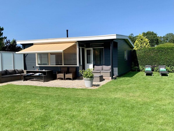 House | Terrace/patio - Bungalow Near Beach With Garden (Sint Maartensvlotbrug)