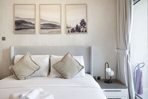 1 bedroom, iron/ironing board, free WiFi, bed sheets - Lake View Studio near Marina with Pool, Balcony and Gym (Dubai)