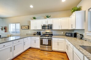 House (4 Bedrooms) | Interior