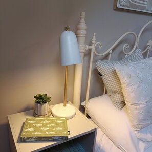 Cottage | 2 bedrooms, iron/ironing board, free WiFi, bed sheets