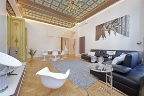 House | 4 bedrooms, Internet - Rare Large and Elegant Rome Apartment in Prati Neighborhood Perfect for Families or Friends (Rome)