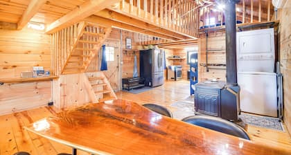 Bellevue Log Cabin w/ Gas Grill & Creek Access