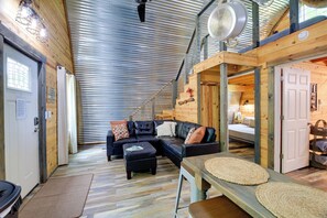 Interior - Serene Tazewell Cabin w/ Grill & Mountain Views! (Tazewell)