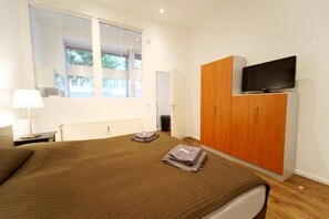1 bedroom, travel crib, free WiFi, bed sheets - Apartments in the heart of Berlin  (Berlin)