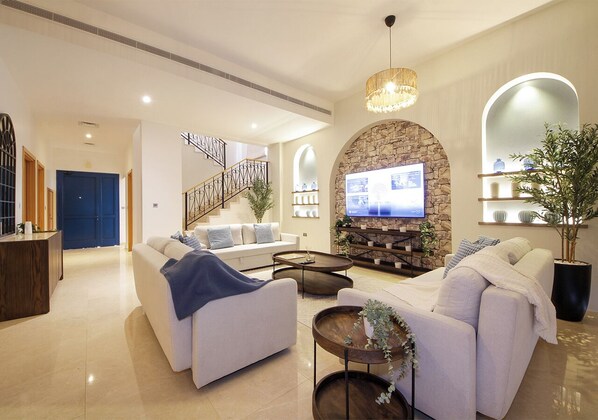 Living area - Luxury Villa with Burj Al Arab view and Beach access (Dubai)