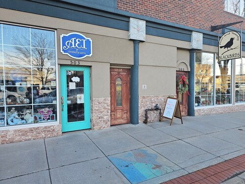 Charming 2-bedroom apartment with AC, WIFI, Security Cameras at entrances.