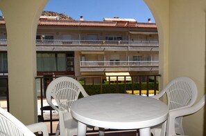 Outdoor dining - Apartment in Estartit Near Sand Beach (Torroella de Montgrí)